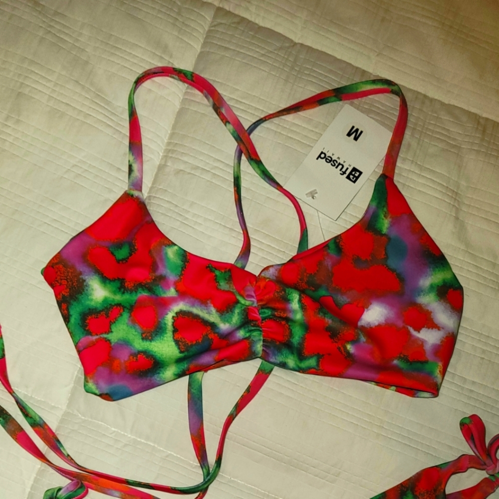 NWT Fused Bikini Top
